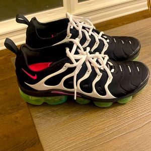 Nike Air Vapormax plus green, pink, black, and white.      Size U.S 8.5